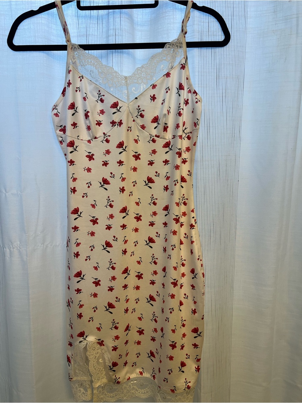 Gorgeous satin-like floral dress with lace trim! Feels and looks high-quality